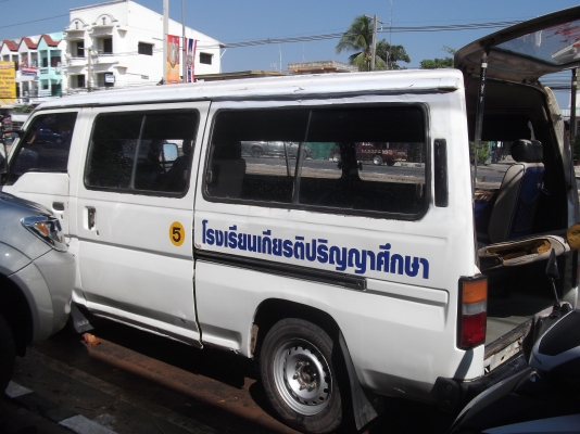 รถตู้ขายด่วน..ขายให้ถืกๆ รถใช้งานทุกวัน รับส่งนักเรียน เครื่องยนต์ 2500 C.C.ประหยัดเชื้อเพลิงบักขนาดเด้อสิบอกไห่..