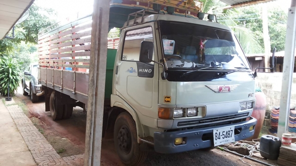 ***ขายแล้วครับขอบคุณ Truck2hand ขาย6ล้อช่วงยาว สภาพสวยๆเดิมจัด HINO FC2WHLA 120HP ซุปเปอร์เสี่ยห้างแท้ปีปี38 กระจกไฟฟ้า WO4D120แรง แน่นๆแรงไม่มีเยิ้ม ช่วงล่างคัสซีสวยมากๆ เดิมๆโรงงาน ไม่มีบวม กระบะไม้5.3ม.พื้นไม้ข้างไม้คอกไม้ สภาพสวยมากไม่มีผุ หัวบางเดิมภ ***ขายแล้วครับขอบคุณ Truck2hand ขาย6ล้อช่วงยาว สภาพสวยๆเดิมจัด HINO FC2WHLA 120HP ซุปเปอร์เสี่ยห้างแท้ปีปี38 กระจกไฟฟ้า WO4D120แรง แน่นๆแรงไม่มีเยิ้ม ช่วงล่างคัสซีสวยมากๆ เดิมๆโรงงาน ไม่มีบวม กระบะไม้5.3ม.พื้นไม้ข้างไม้คอกไม้ สภาพสวยมากไม่มีผุ หัวบางเดิมภ