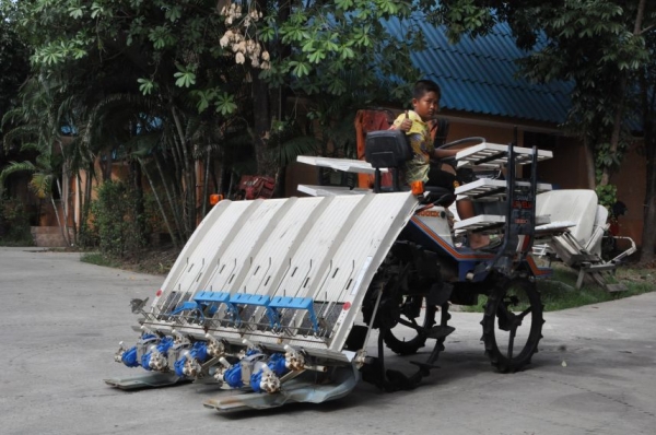 ขายรถดำนาราคาถูกISEKI PA500 ใหญ่5แถวสภาพสวยเดิมจากญี่ปุ่นยังไม่เคยใช้ในไทย 59,000เท่านั้น!!