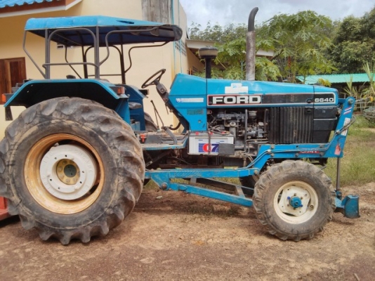 ขายรถไถ FORD 6640 1 เพลา สภาพสวย พร้อมใช้  รถปี 95 เล่มพร้อม อุปกรณ์ 4 ชิ้น ราคาต่อรองได้
