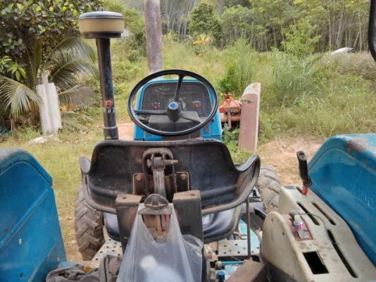 ขายรถไถ FORD 6640 1 เพลา สภาพสวย พร้อมใช้  รถปี 95 เล่มพร้อม อุปกรณ์ 4 ชิ้น ราคาต่อรองได้