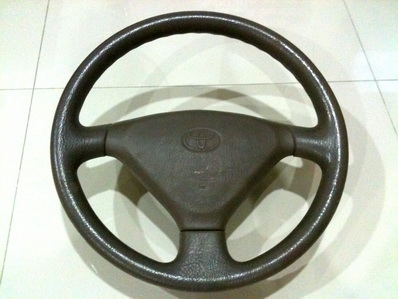 พวงมาลัย Toyota 3 ก้านหนา สีเบสน้ำตาลอ่อน สภาพสวย ตจว ส่งได้