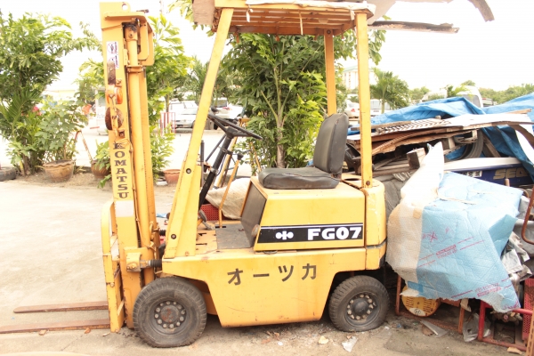 ขายรถยก komatsu FG07 รับน้ำหนัก700โล เครื่องเบนซิน ราคาต่อรองได้ครับ 125,000บาท