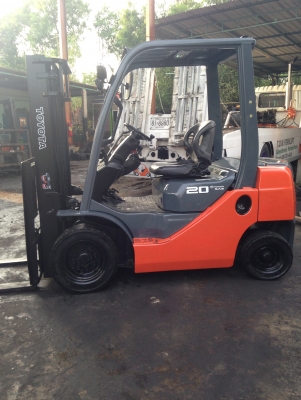 ต้องการขาย toyota 8fd20 ต้องการขาย toyota 8fd20