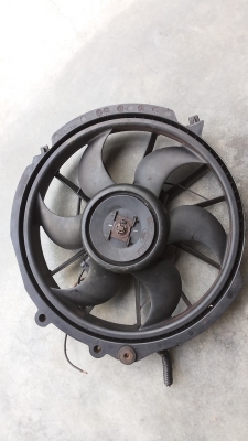 พัดลมไฟฟ้า 12 นิ้ว แบบดูด USA