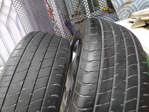 แม็ก Toyota Vios 5ก้าน 15-4-100 พร้อมยางDunlop 185-60-15 แม็ก Toyota Vios 5ก้าน 15-4-100 พร้อมยางDunlop 185-60-15