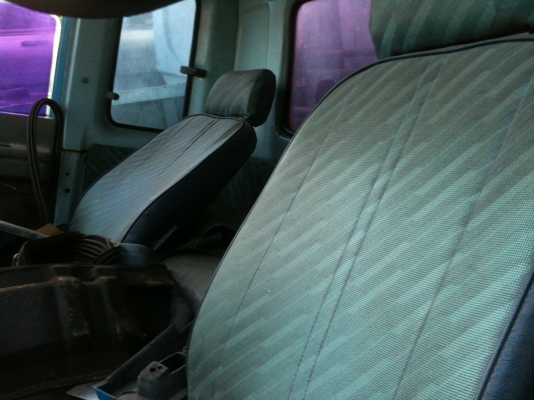 หัว.  Isuzu. Rocky