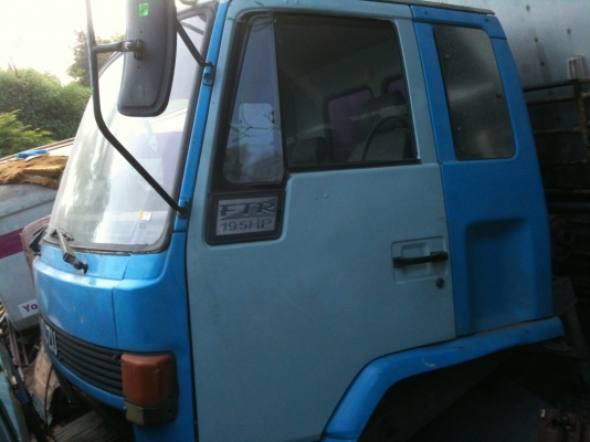 หัว.  Isuzu. Rocky