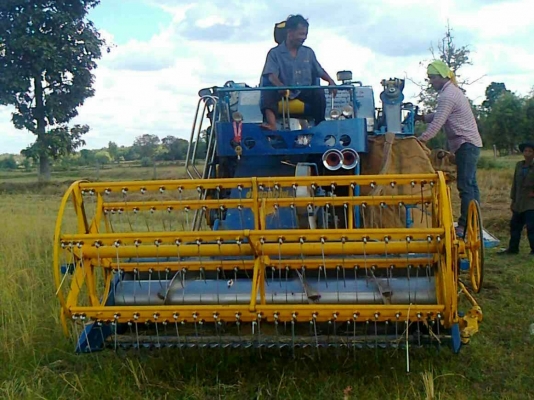 ขายรถเกี่ยวรองกระสอบเจ้าช้างน้อยไวไฟ