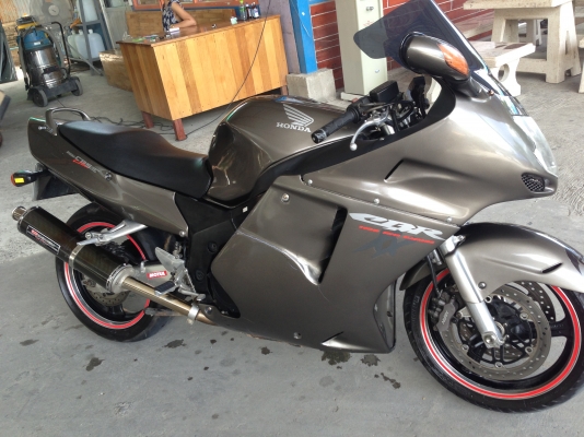 ขาย Cbr1100 BlackBird ปี 98 ทะเบียนแท้ ๆ  170,000.-