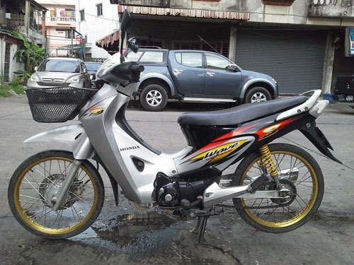 wave 125 s ปี 47 สตาร์ทมือ รถบ้าน เครื่องเดิม แน่นๆ ชุดสีสวย เอกสารครบ ภาษี พรบ.ไม่หมด