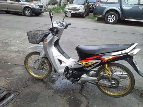 wave 125 s ปี 47 สตาร์ทมือ รถบ้าน เครื่องเดิม แน่นๆ ชุดสีสวย เอกสารครบ ภาษี พรบ.ไม่หมด