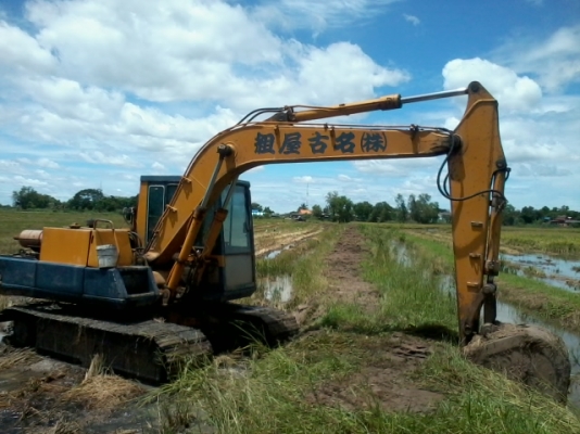 ขายแม็กโครKoMATSU PC 120.รุ่น3สวยพร้อมใชี