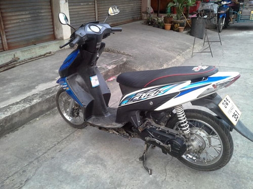 ขายด่วน click ปี 50 สีขาว น้ำเงิน รถบ้าน เดิมๆ ไม่หลวม ไม่มีควัน เอกสารครบ ทดลองขับดูได้จ้า ขายด่วน click ปี 50 สีขาว น้ำเงิน รถบ้าน เดิมๆ ไม่หลวม ไม่มีควัน เอกสารครบ ทดลองขับดูได้จ้า