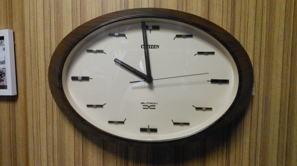 นาฬิกาแขวนเก่าๆ