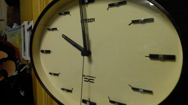 นาฬิกาแขวนเก่าๆ