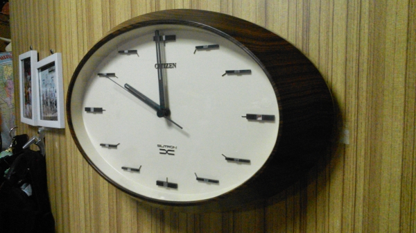 นาฬิกาแขวนเก่าๆ