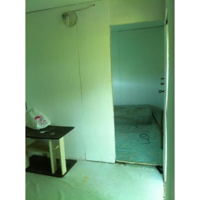 ตู้คอนเทนเนอร์ และ โครงหลังคาโรงงาน ตู้คอนเทนเนอร์ และ โครงหลังคาโรงงาน