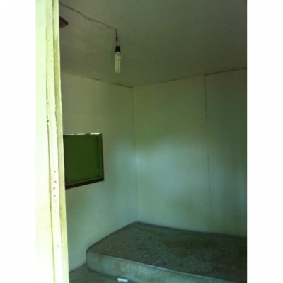 ตู้คอนเทนเนอร์ และ โครงหลังคาโรงงาน ตู้คอนเทนเนอร์ และ โครงหลังคาโรงงาน