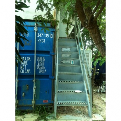 ตู้คอนเทนเนอร์ และ โครงหลังคาโรงงาน ตู้คอนเทนเนอร์ และ โครงหลังคาโรงงาน