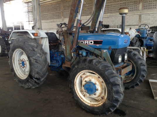 รถไถนำเข้าจากต่างประเทศFORD3930ขนาด3สูบ2เพลา60แรงคานหน้าคาลาโร่ ลุยหล่มได้สบายๆ