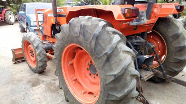 ขาย KUBOTA  M5000 รุ่นล่าสุดเซฟตี้สตาร์ท เครื่องดี เกียร์ดีไม่หอน มีอุปกรณ์ต่อพ่วงราคาพิเศษ