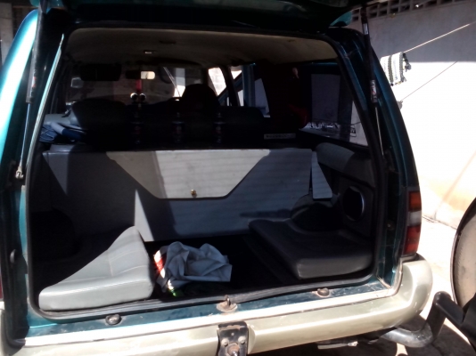 แลกหัวยาวครับ  เอามาทำเทลเลอร์ อิซูซุแกรนแอดแวนเจอ์  เดิมๆ ไม่เคยทำสี  วางเครื่องเจ ติดแก๊สมาจากศูนย์สามหมืนกว่าเข้าเล่มแล้วประหยัดทะเบียนสวยยกให้เลย  แอร์เย็น  เครื่องcd ราคา คุยกันได้  ถูกใจยกให้เลย  เหมาะมากกับครอบใหญ่  รีบตัดสินใจครับ หรือมีรถไถแลกก็เ