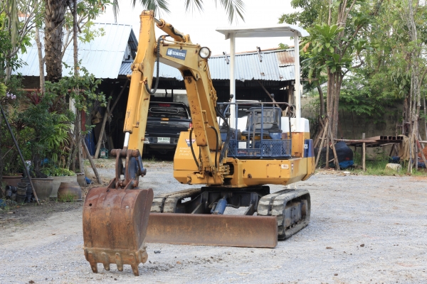 ขายรถแม็กโคร KOMATSU PC30-6 เก่านอกแท้ๆ สภาพดีพร้อมใช้งาน ไม่เคยใช้งานในเมืองไทย 086-775-7900
