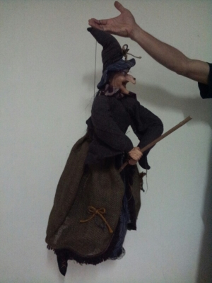 ขายตุ๊กตาแม่มด