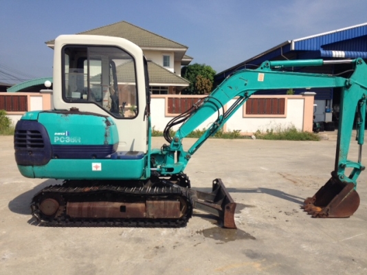 รถขุด แบคโฮล KOMATSU PC35R-8 มีหัวเก๋ง นำเข้า มือสองจากญี่ปุ่นแท้ๆ