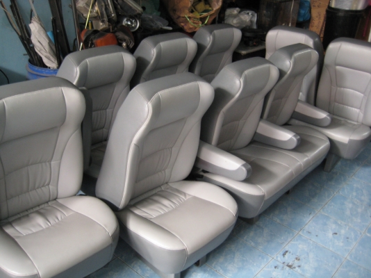 เบาะหนัง 9 ที่นั่ง รถตู้คอมมิวเตอร์ สภาพ 80 \%