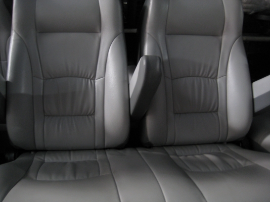 เบาะหนัง 9 ที่นั่ง รถตู้คอมมิวเตอร์ สภาพ 80 \% เบาะหนัง 9 ที่นั่ง รถตู้คอมมิวเตอร์ สภาพ 80 \%