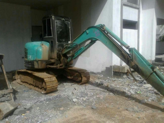 Komatsu PC 40 FR มีหัวเก๋ง แอร์เย็น สวยๆเต็มระบบ พร้อมใช้งาน