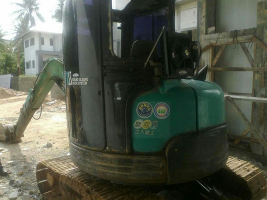 Komatsu PC 40 FR มีหัวเก๋ง แอร์เย็น สวยๆเต็มระบบ พร้อมใช้งาน