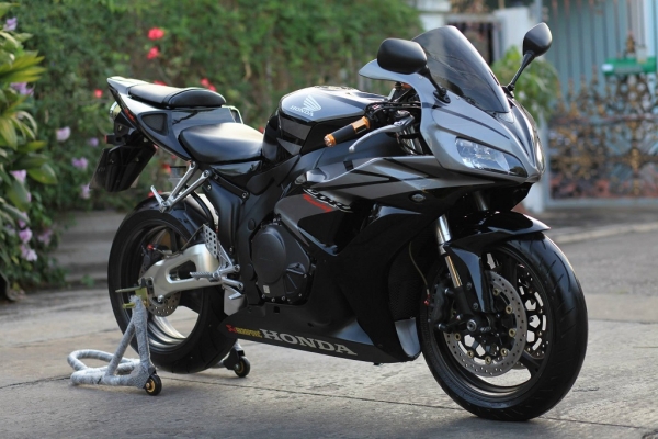 <<จัดไฟแนนซ์ได้>> CBR 1000RR ทบแท้ หล่อๆสักคัน