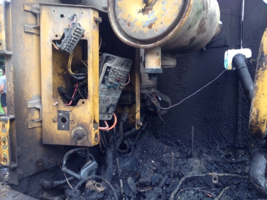 ขายด่วนหัวเก๋ง cat 320v2 สภาพพร้อมใช้งาน มีกล่องไฟด้วยครับ