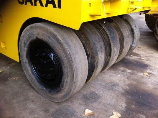 ขายด่วนรถบดล้อยาง9ล้อSAKAI TS150 พร้อมใช้