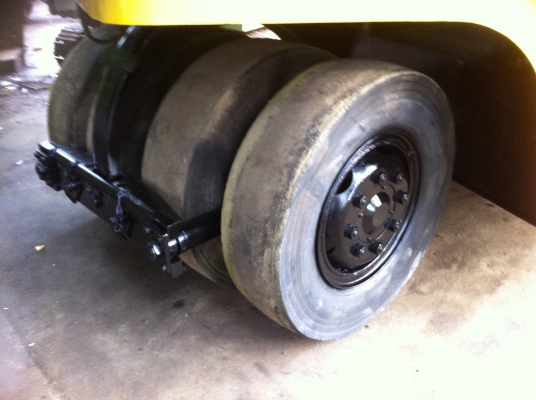 ขายด่วนรถบดล้อยาง9ล้อSAKAI TS150 พร้อมใช้