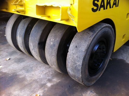 ขายด่วนรถบดล้อยาง9ล้อSAKAI TS150 พร้อมใช้