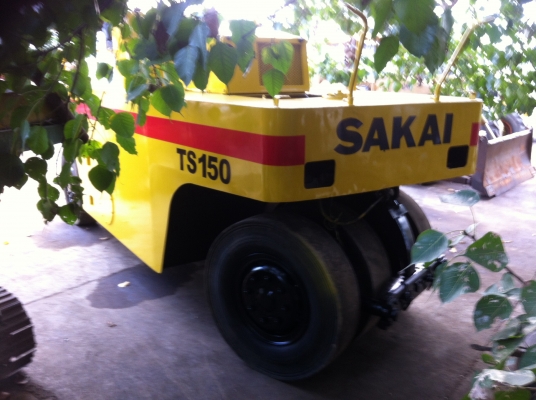 ขายด่วนรถบดล้อยาง9ล้อSAKAI TS150 พร้อมใช้