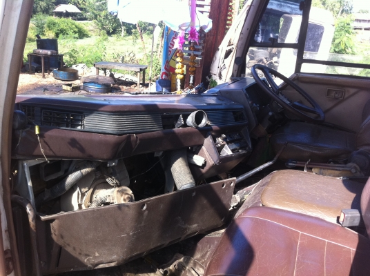 หัวเก๋ง 10 ล้อ MITSUBISHI FOSO ตามสภาพ ชนเล็กน้อย อุปกรณ์ครบ