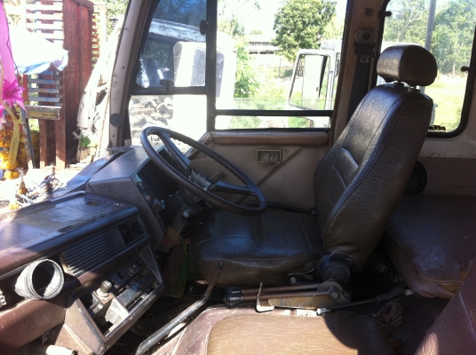 หัวเก๋ง 10 ล้อ MITSUBISHI FOSO ตามสภาพ ชนเล็กน้อย อุปกรณ์ครบ