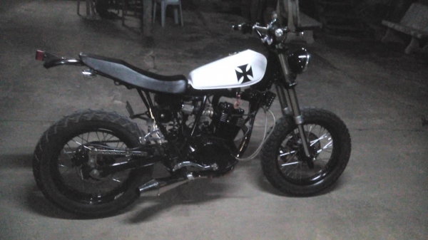 ขาย xr 250 แต่ง tw 200 ยุ่นๆ  ทะเบียน 45000 ต่อลองได้ครับ 08-3-123-00-59 ชา ครับ