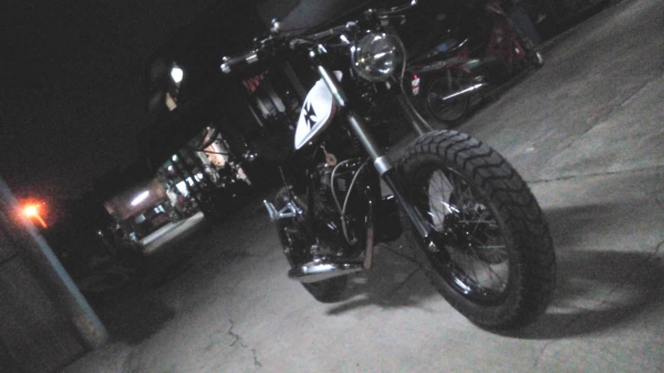 ขาย xr 250 แต่ง tw 200 ยุ่นๆ  ทะเบียน 45000 ต่อลองได้ครับ 08-3-123-00-59 ชา ครับ