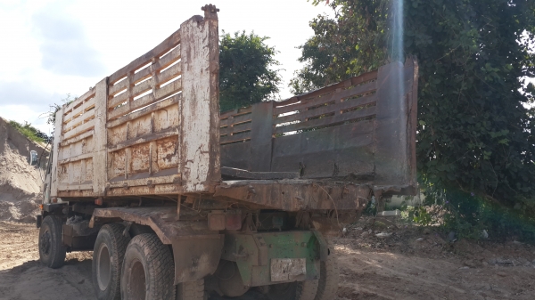 ขายด่วนไอ้หลงเบรคใหญ่สิบปีดสองเพลาดั้ม FN527MTE195แรง  พร้อมใช้จัดแนนท์ได้โทร 0801515451