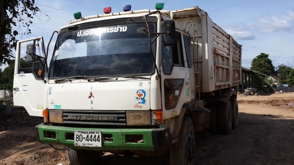 ขายด่วนไอ้หลงเบรคใหญ่สิบปีดสองเพลาดั้ม FN527MTE195แรง  พร้อมใช้จัดแนนท์ได้โทร 0801515451