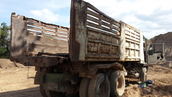 ขายด่วนไอ้หลงเบรคใหญ่สิบปีดสองเพลาดั้ม FN527MTE195แรง  พร้อมใช้จัดแนนท์ได้โทร 0801515451