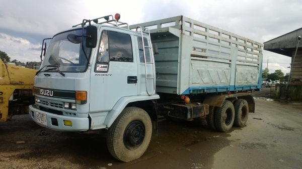 10ล้อดั้ม195 แรง ร็อค FVZ32MZP R เครื่อง6HE1 รถห้างแท้เดิม เก็บสีใหม่..