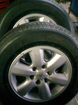 ล้อแม็กฟอร์จูน R17  ยาง 265-70-17ใช้ต่อสบายไม่รั่วไม่ปะไม่มีกินข้างใช้ต่ออีกสองปีคุ้มครับ