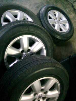 ล้อแม็กฟอร์จูน R17  ยาง 265-70-17ใช้ต่อสบายไม่รั่วไม่ปะไม่มีกินข้างใช้ต่ออีกสองปีคุ้มครับ